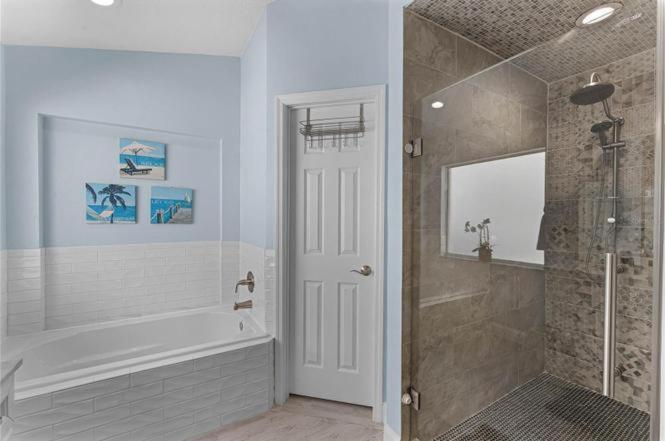 Ultimate Family With Incredible Sunset Views, 4 Miles From Disney! Holiday home Kissimmee