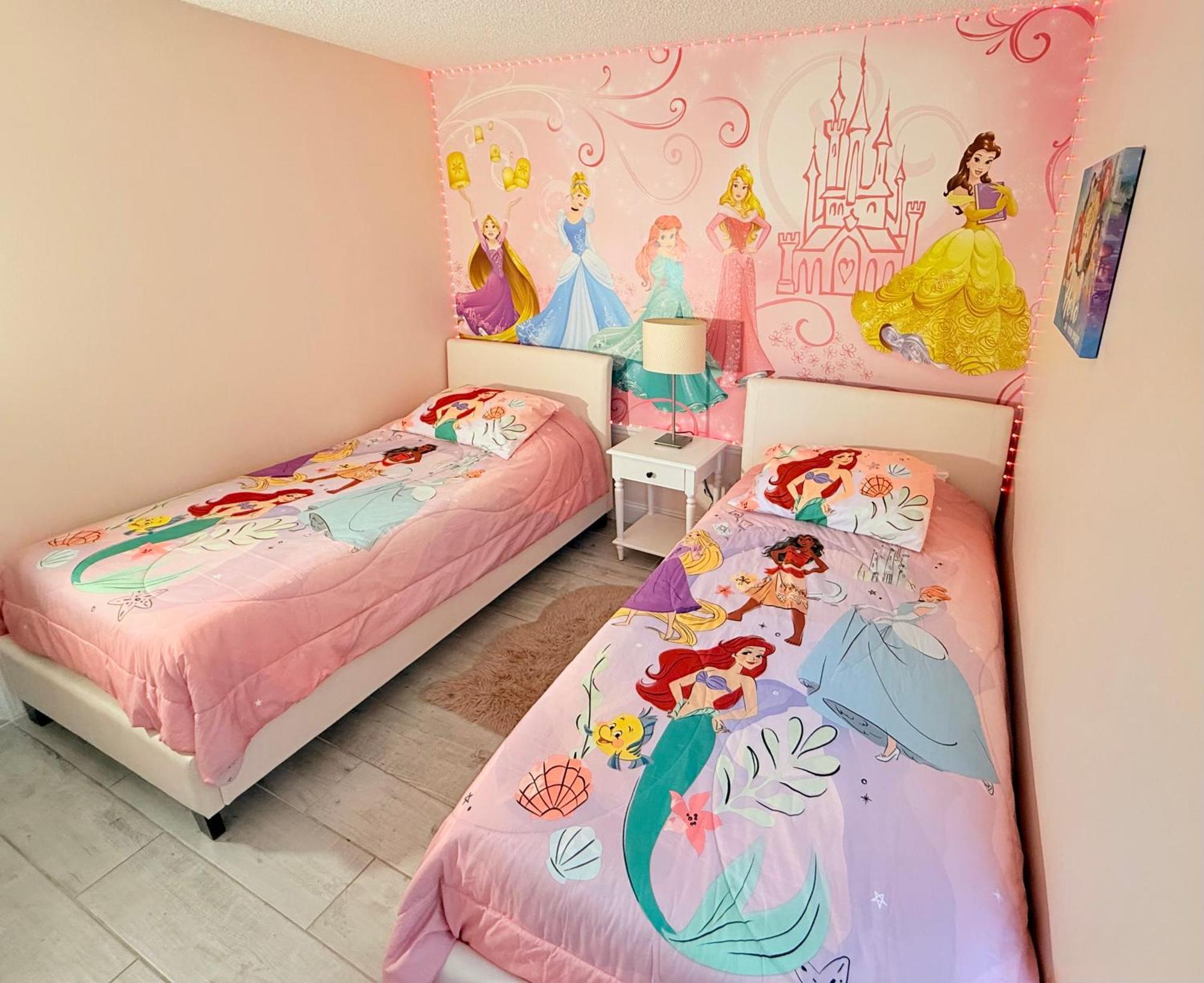 Ultimate Family With Incredible Sunset Views, 4 Miles From Disney! Holiday home *