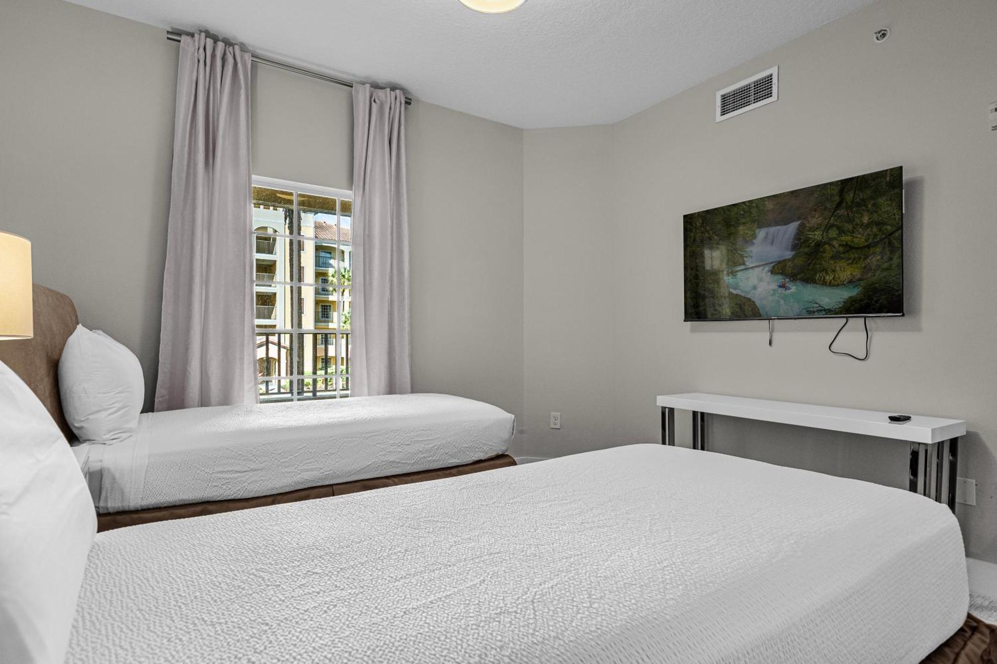 3 Bedroom Spacious At Worldquest Near - 22750