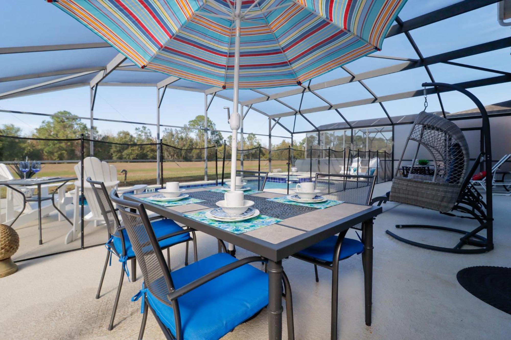 Spacious Emerald Island With Pool And Amenities Near Holiday home *