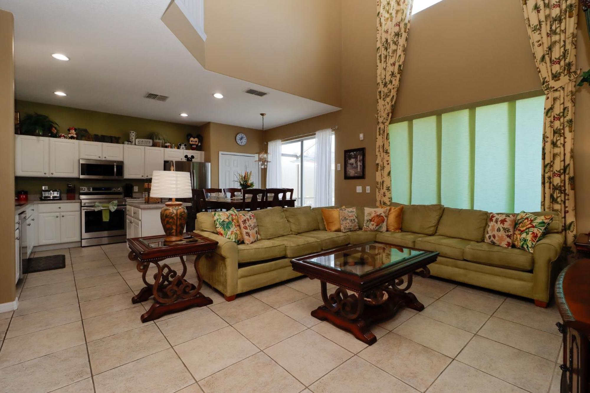 Spacious Emerald Island With Pool And Amenities Near Holiday home
