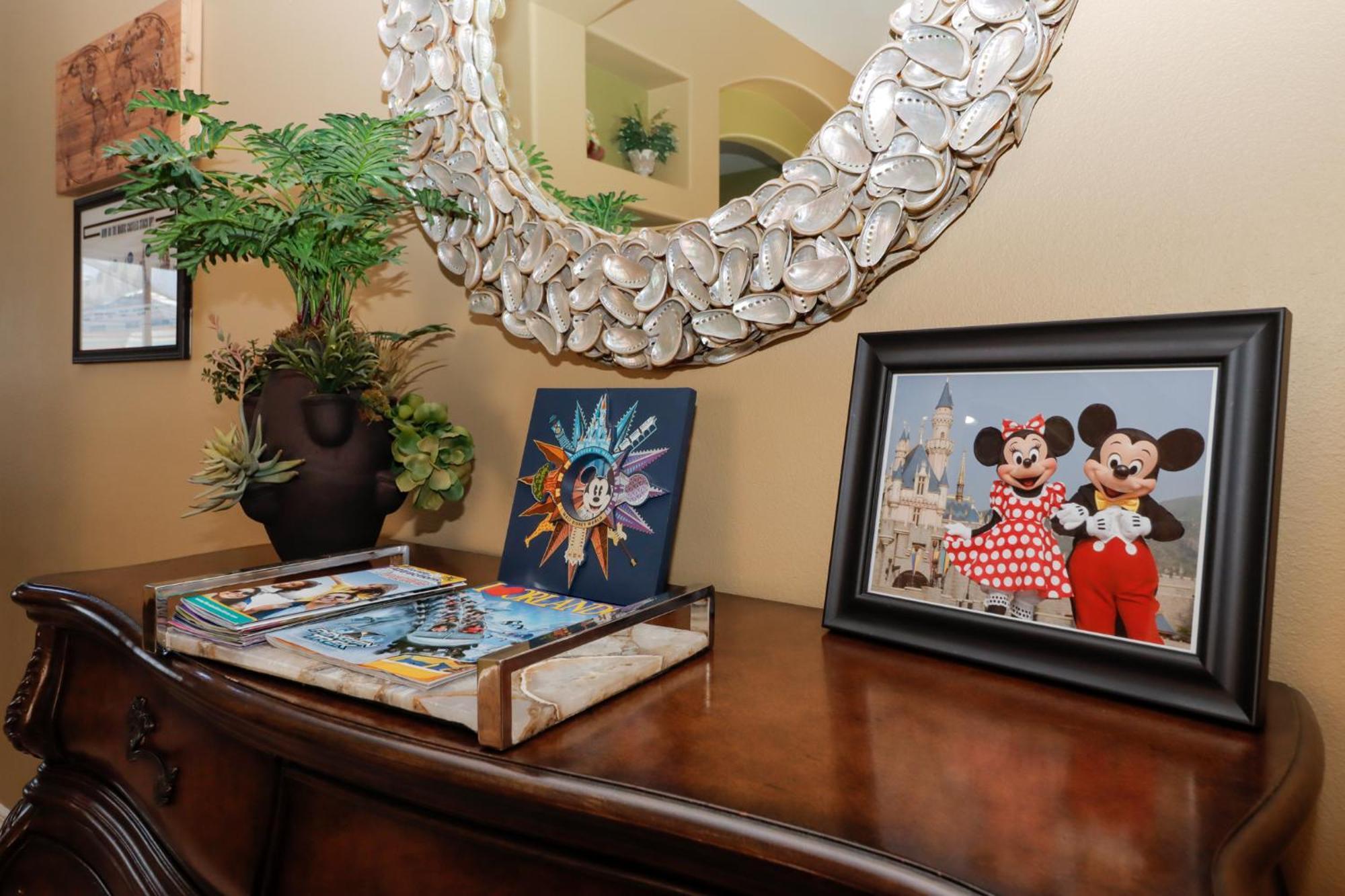 Spacious Emerald Island With Pool And Amenities Near