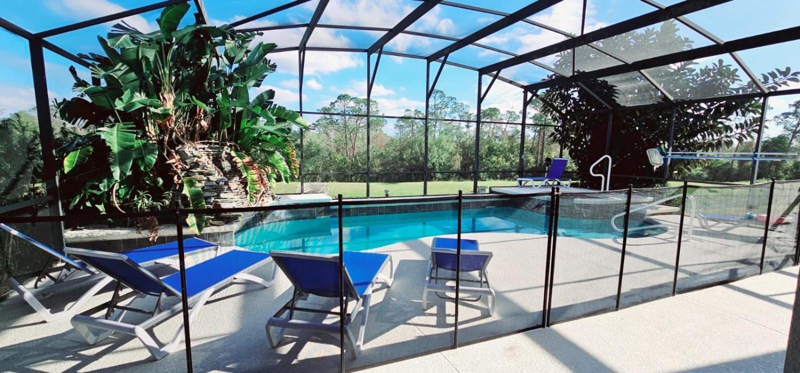 Luxury Emerald Island With Stunning Pool Deck And View Near *