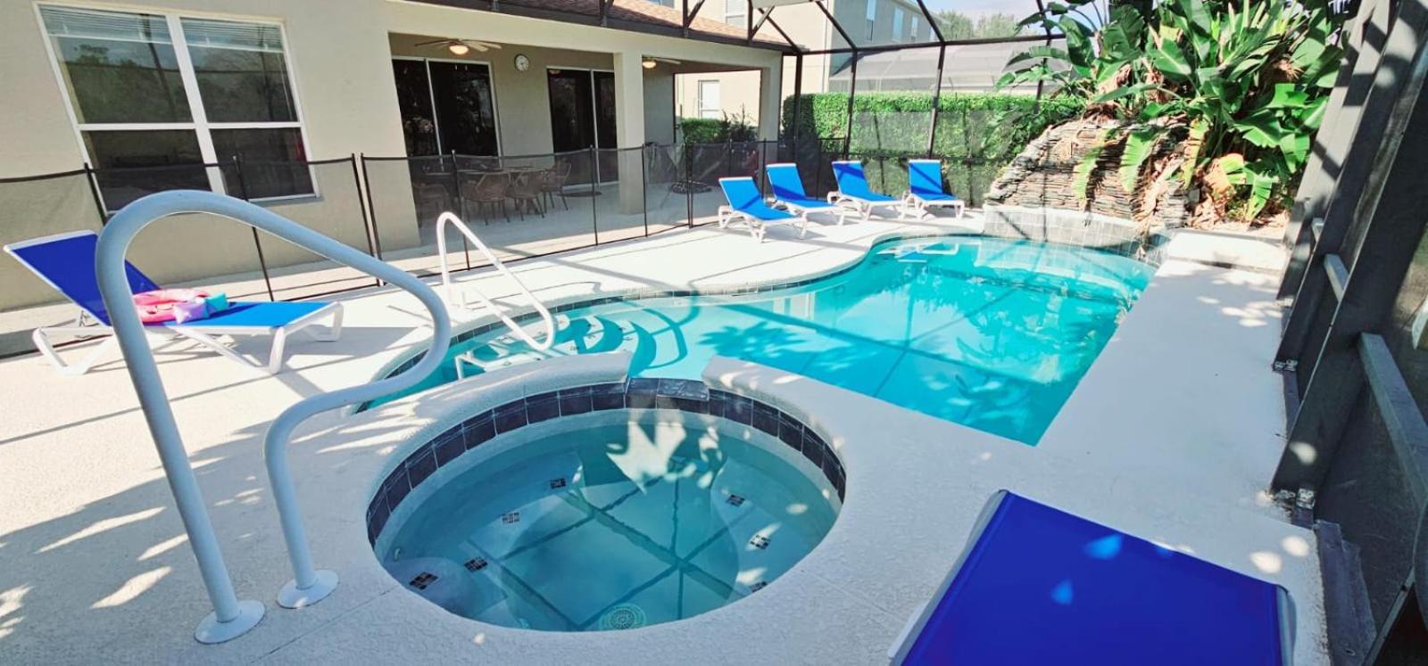 Luxury Emerald Island With Stunning Pool Deck And View Near Holiday home