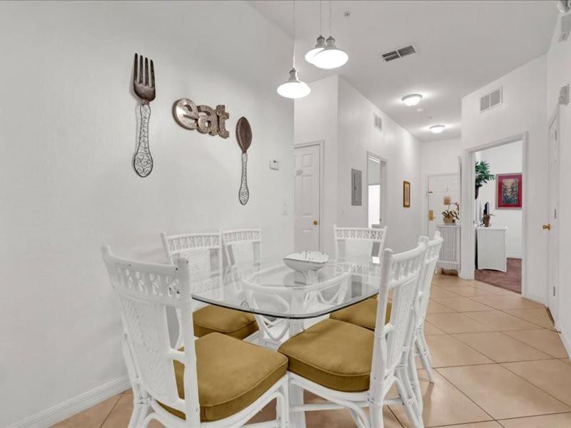 3 Bedroom In Fabulous Near World *