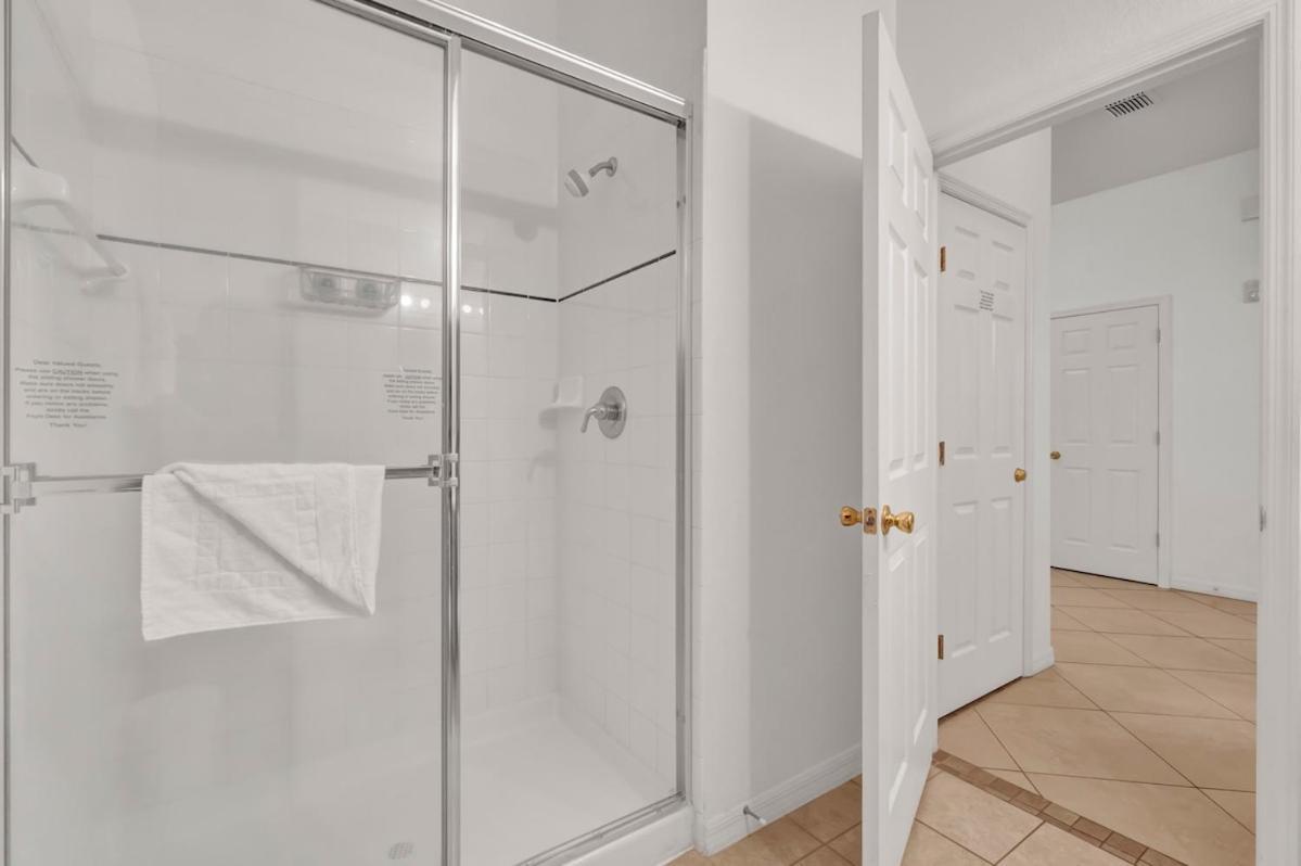 3 Bedroom In Fabulous Near World Holiday home *