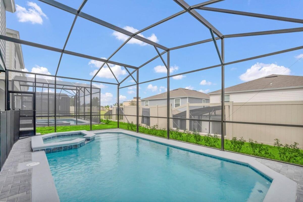 Brand New 7 Bedroom With Pool Themed Close *