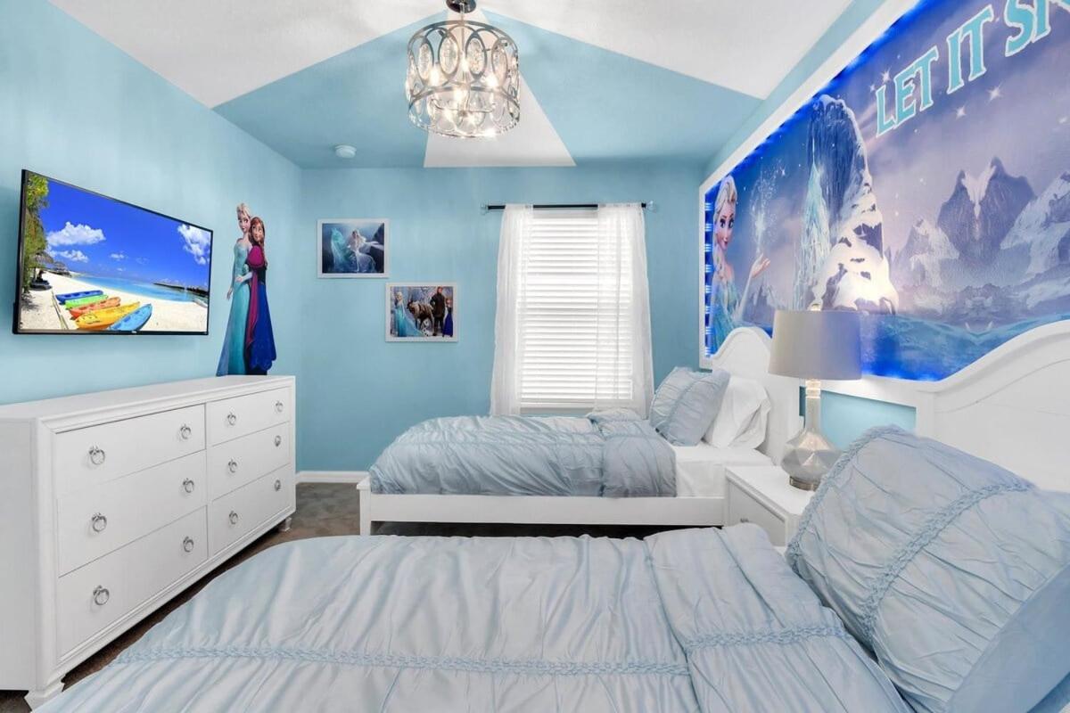Holiday home Brand New 7 Bedroom With Pool Themed Close