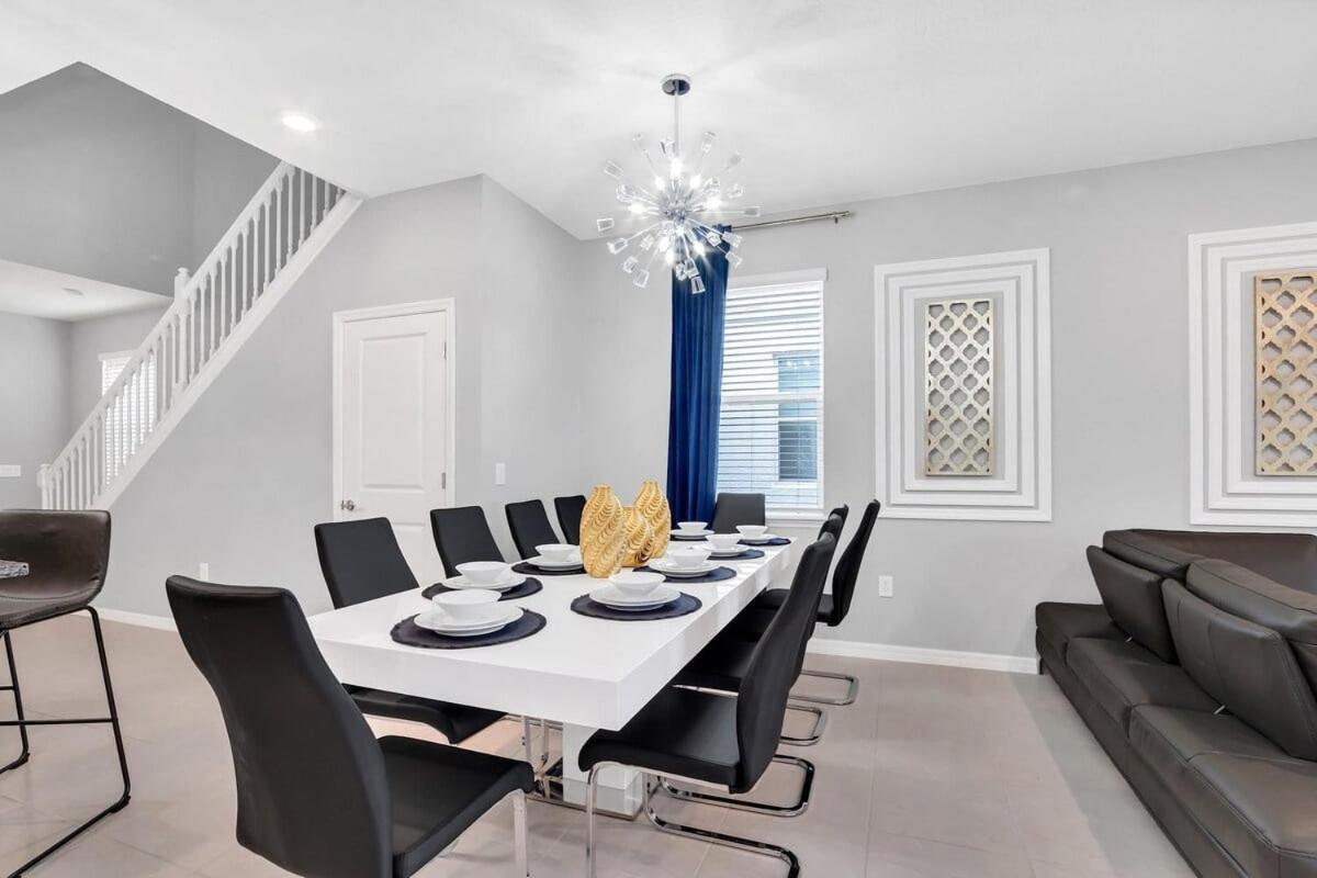Brand New 7 Bedroom With Pool Themed Close Holiday home *