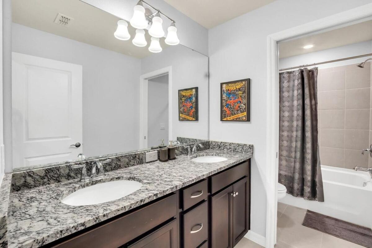 Brand New 7 Bedroom With Pool Themed Close *