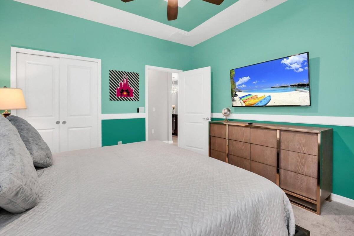 Brand New 7 Bedroom With Pool Themed Close * Davenport