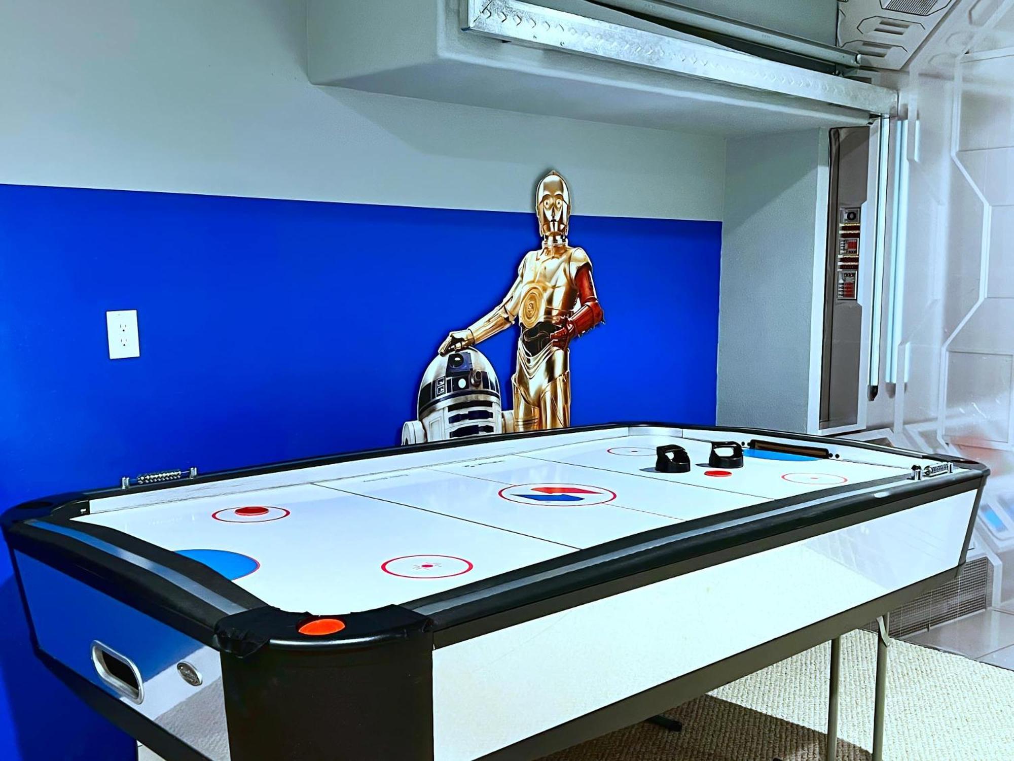 Beautiful 7bd Family With Themed Game Room-9117 Davenport