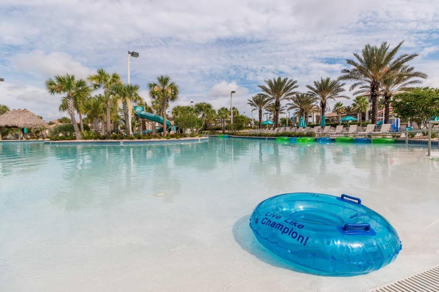 Holiday home Champions Gate Home: Pool, Movie & Near Davenport