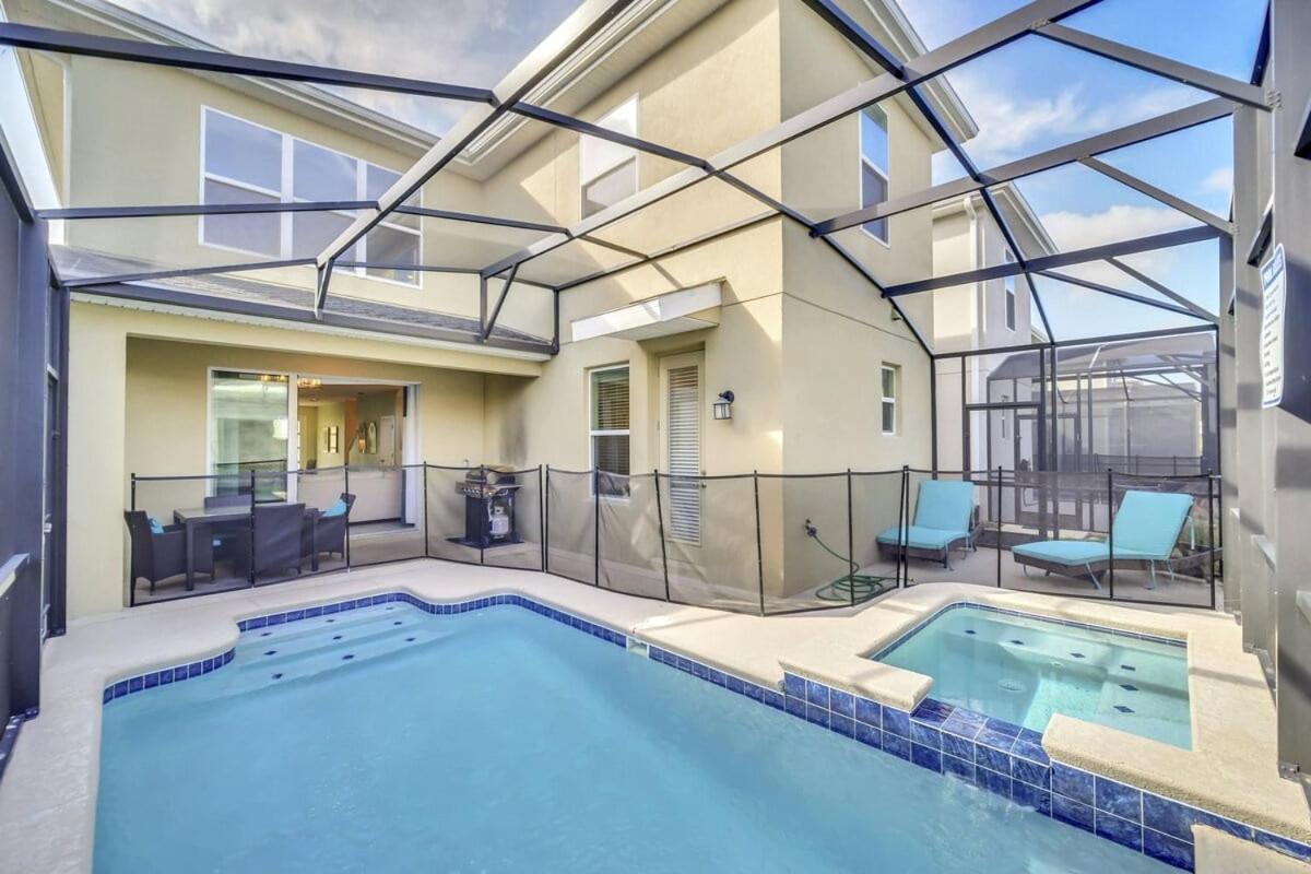 Dazzling 5br In Storey With Pool & 1528 Holiday home *