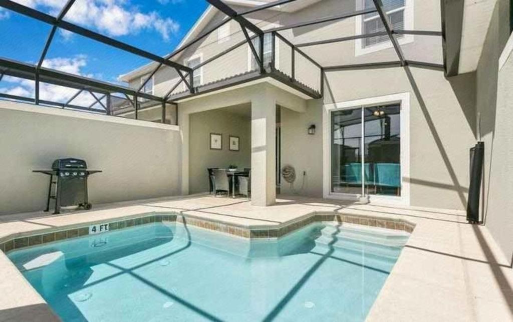 Storey 4* Hunters Creek