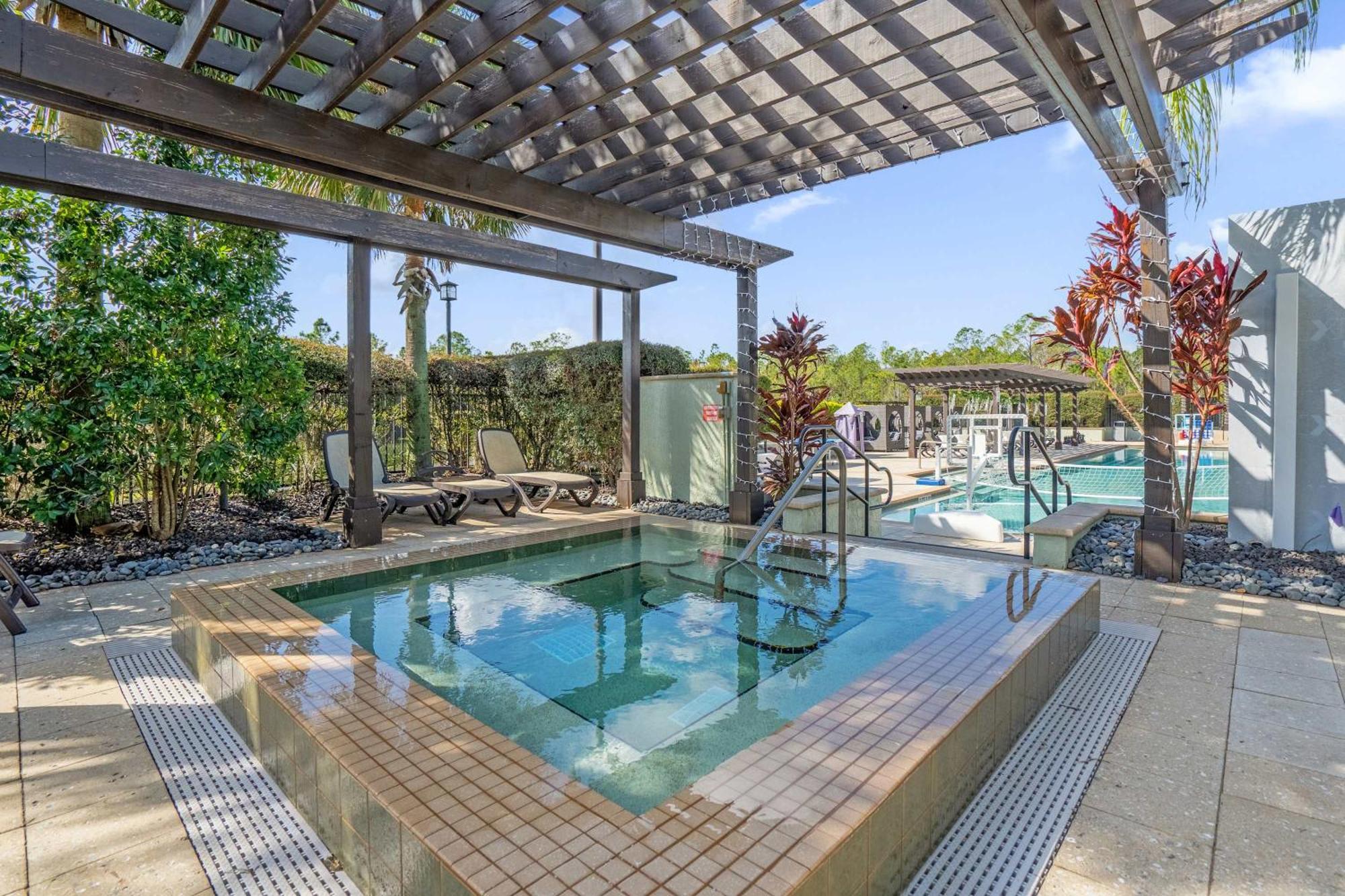 Luxury Townhome - 5 Minutes From *
