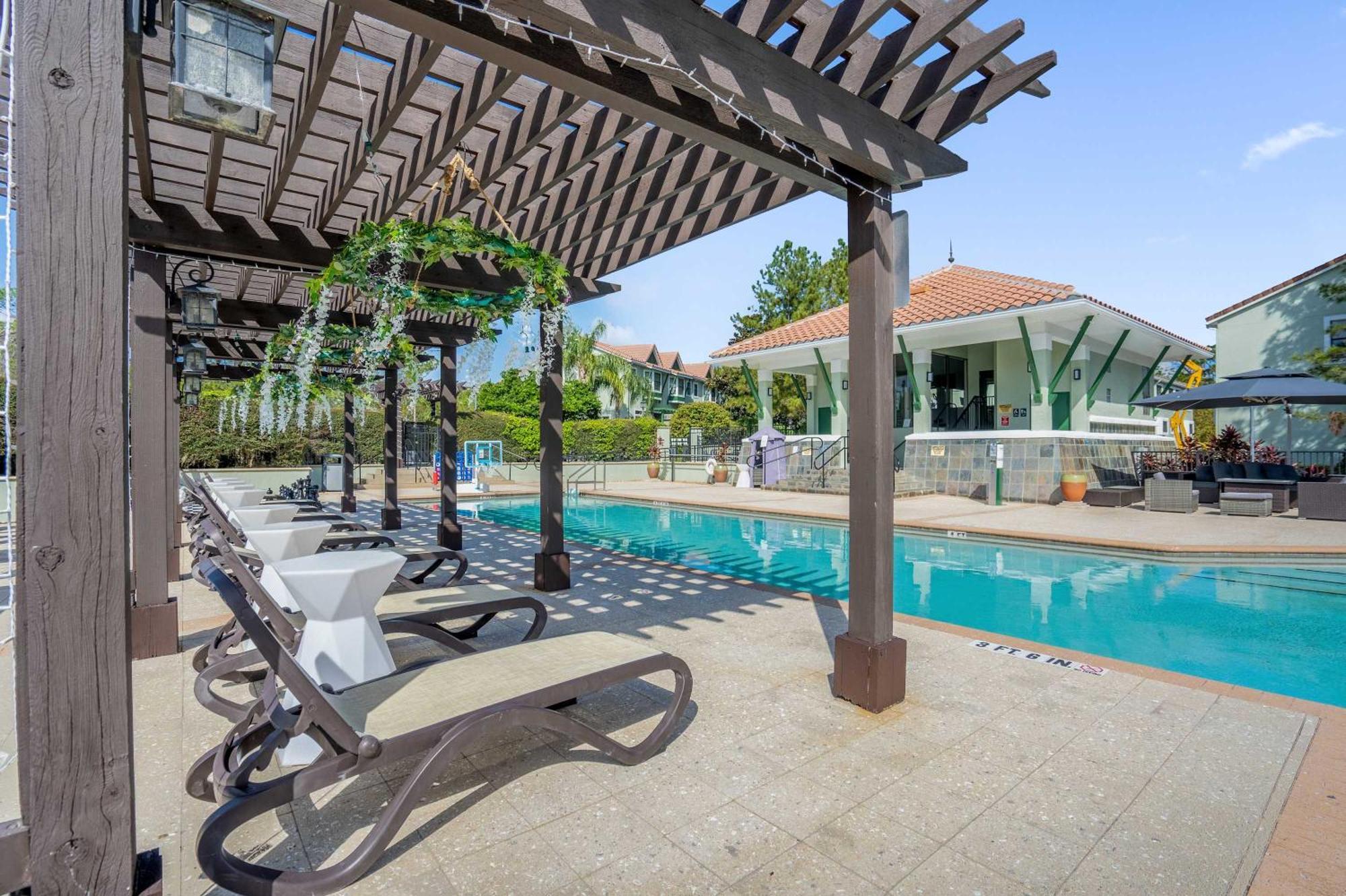 Luxury Townhome - 5 Minutes From Holiday home *