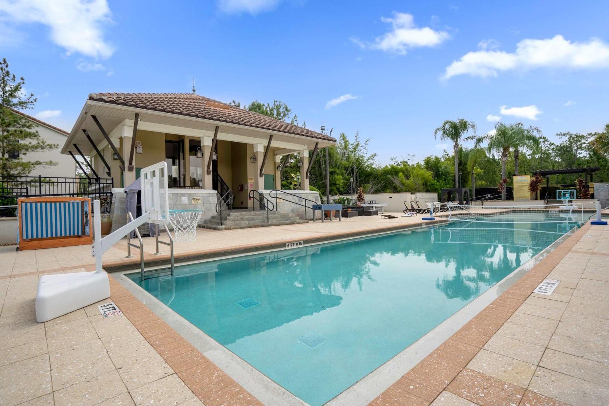 Luxury Townhome - 5 Minutes From