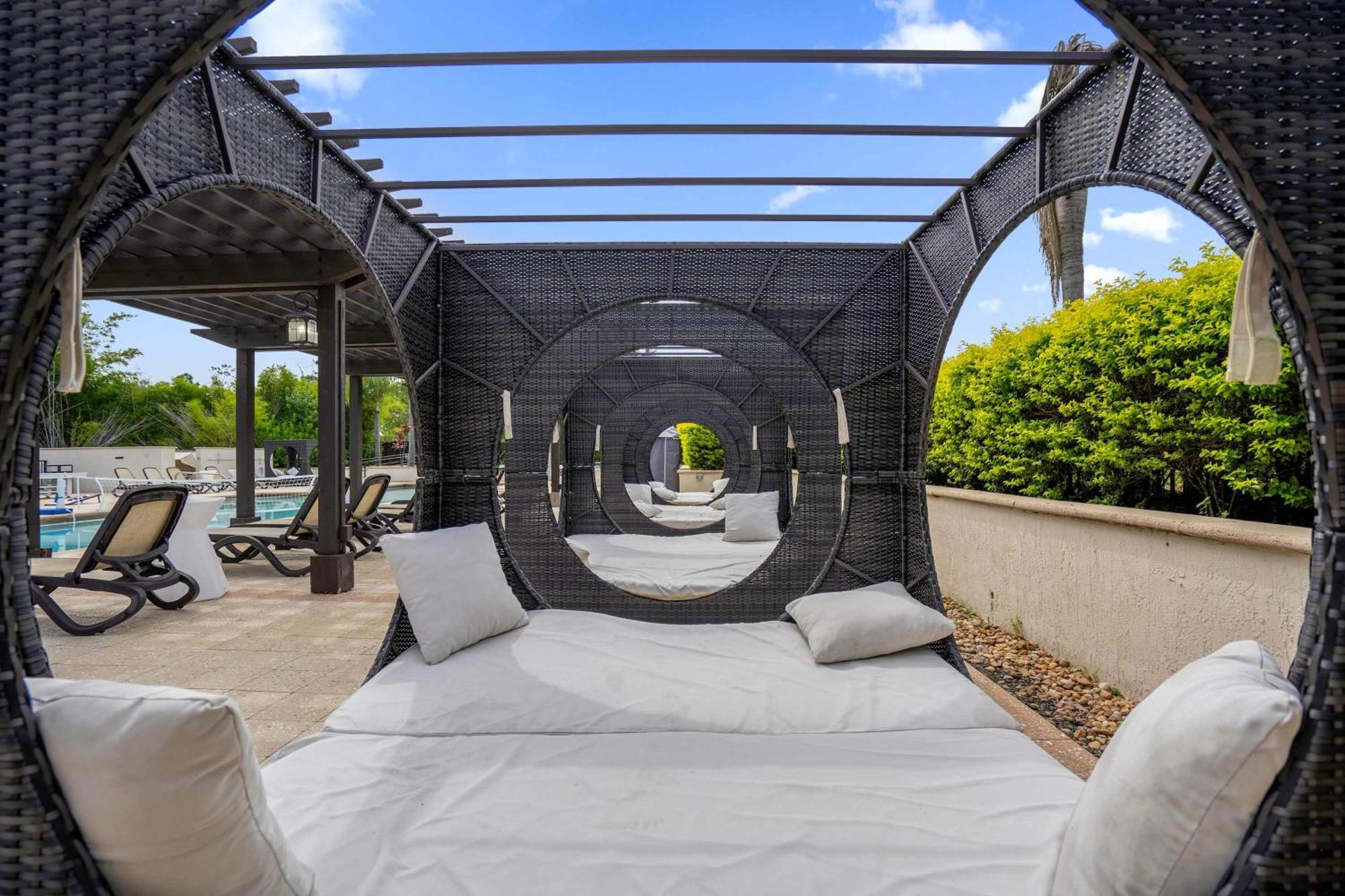 Luxury Townhome - 5 Minutes From Orlando