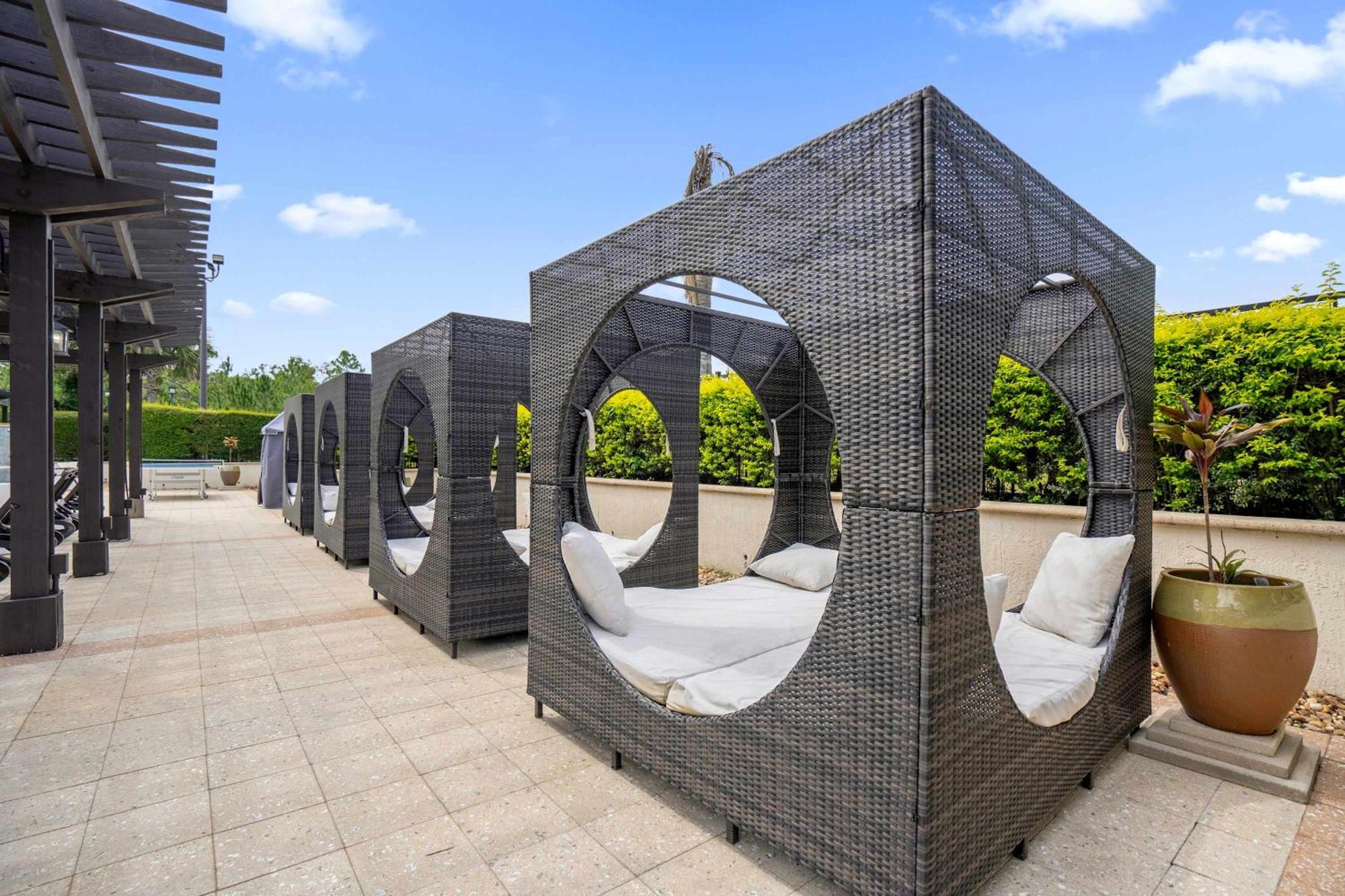 Luxury Townhome - 5 Minutes From Holiday home