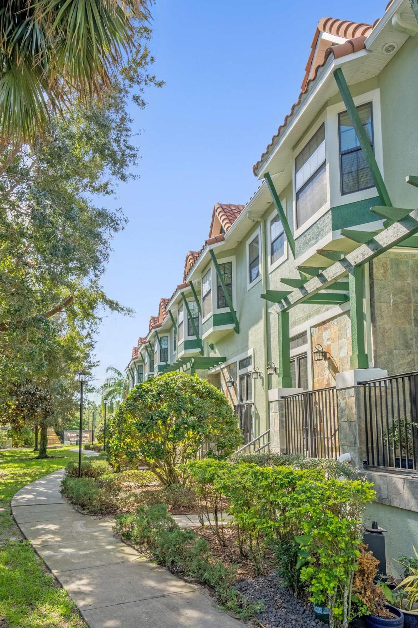 Luxury Townhome - 5 Minutes From Holiday home