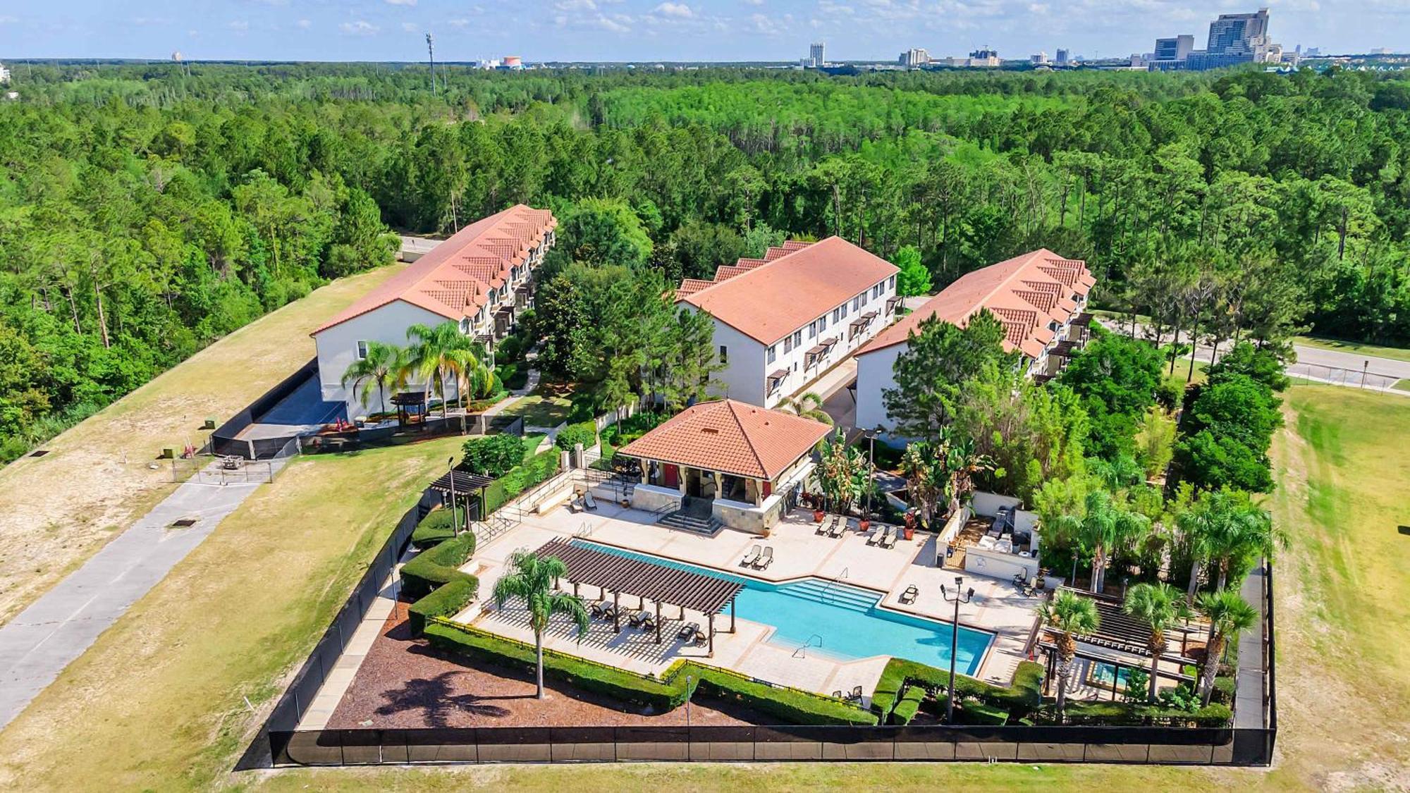 Luxury Townhome - 5 Minutes From Orlando