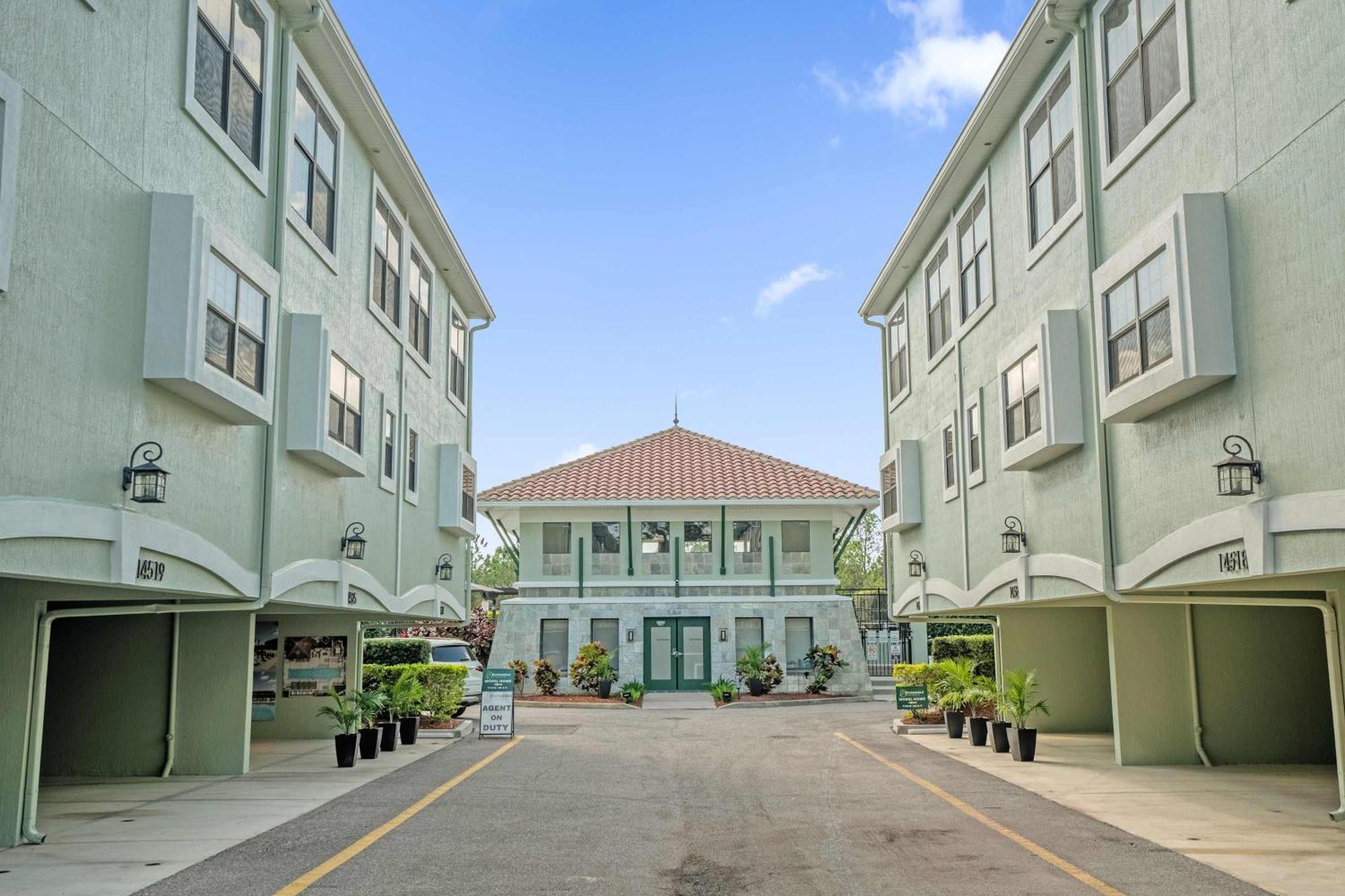 Holiday home Luxury Townhome - 5 Minutes From *