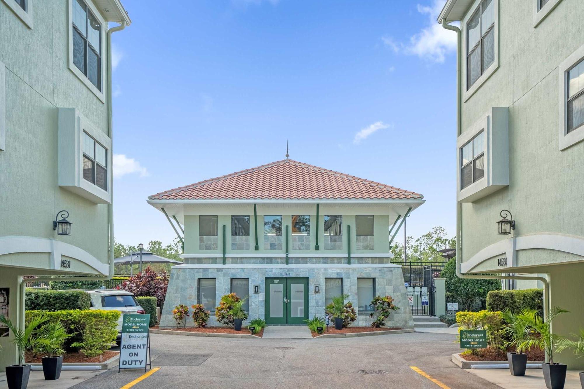 Luxury Townhome - 5 Minutes From Orlando