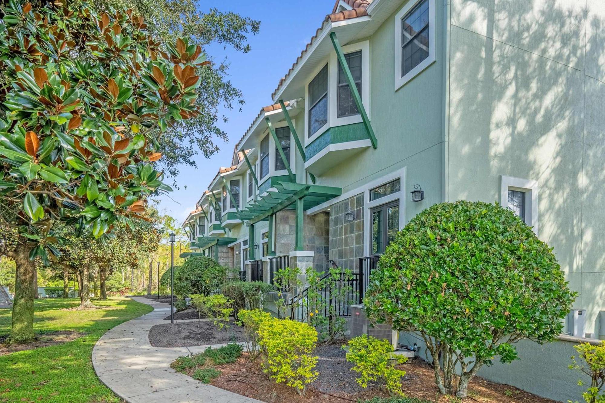 Luxury Townhome - 5 Minutes From Holiday home Orlando