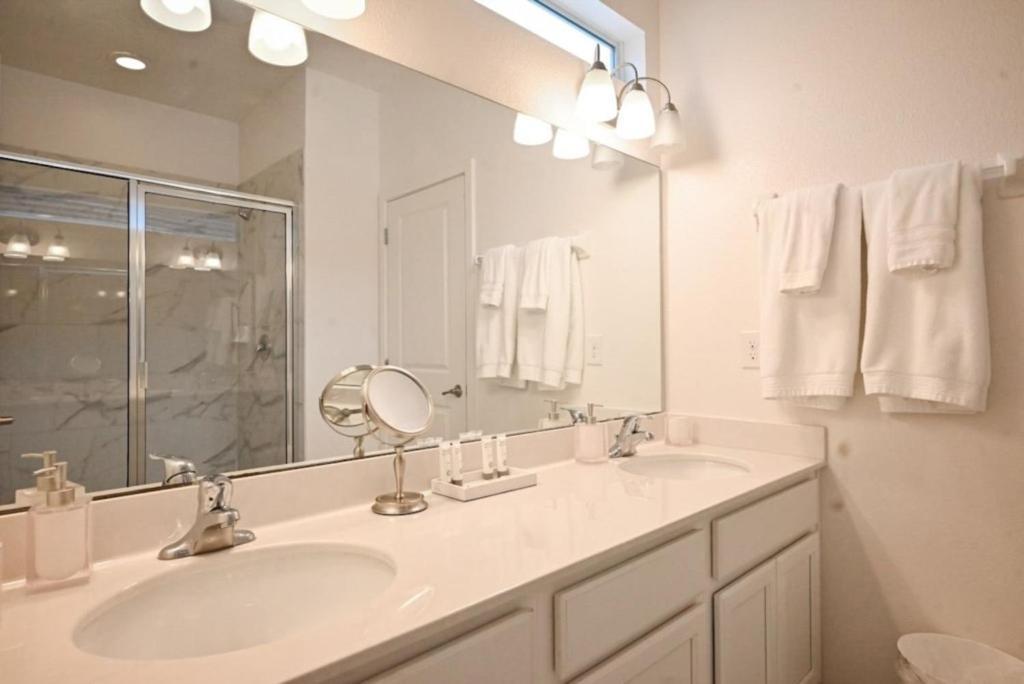 9br Dream Vacation W- View No Carpet * Kissimmee