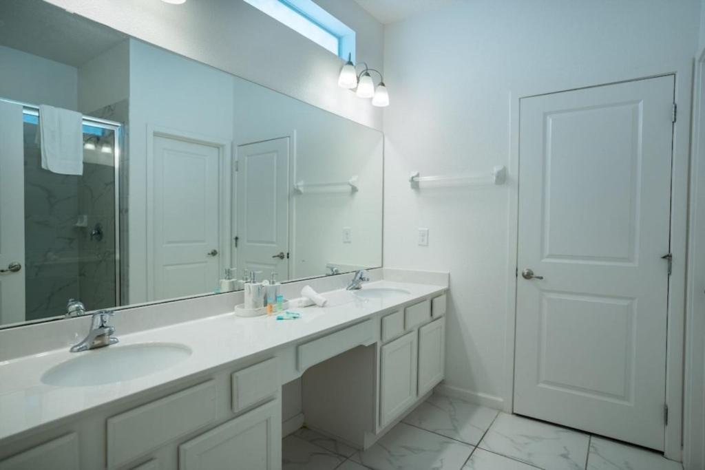 9br Dream Vacation W- View No Carpet Villa Kissimmee