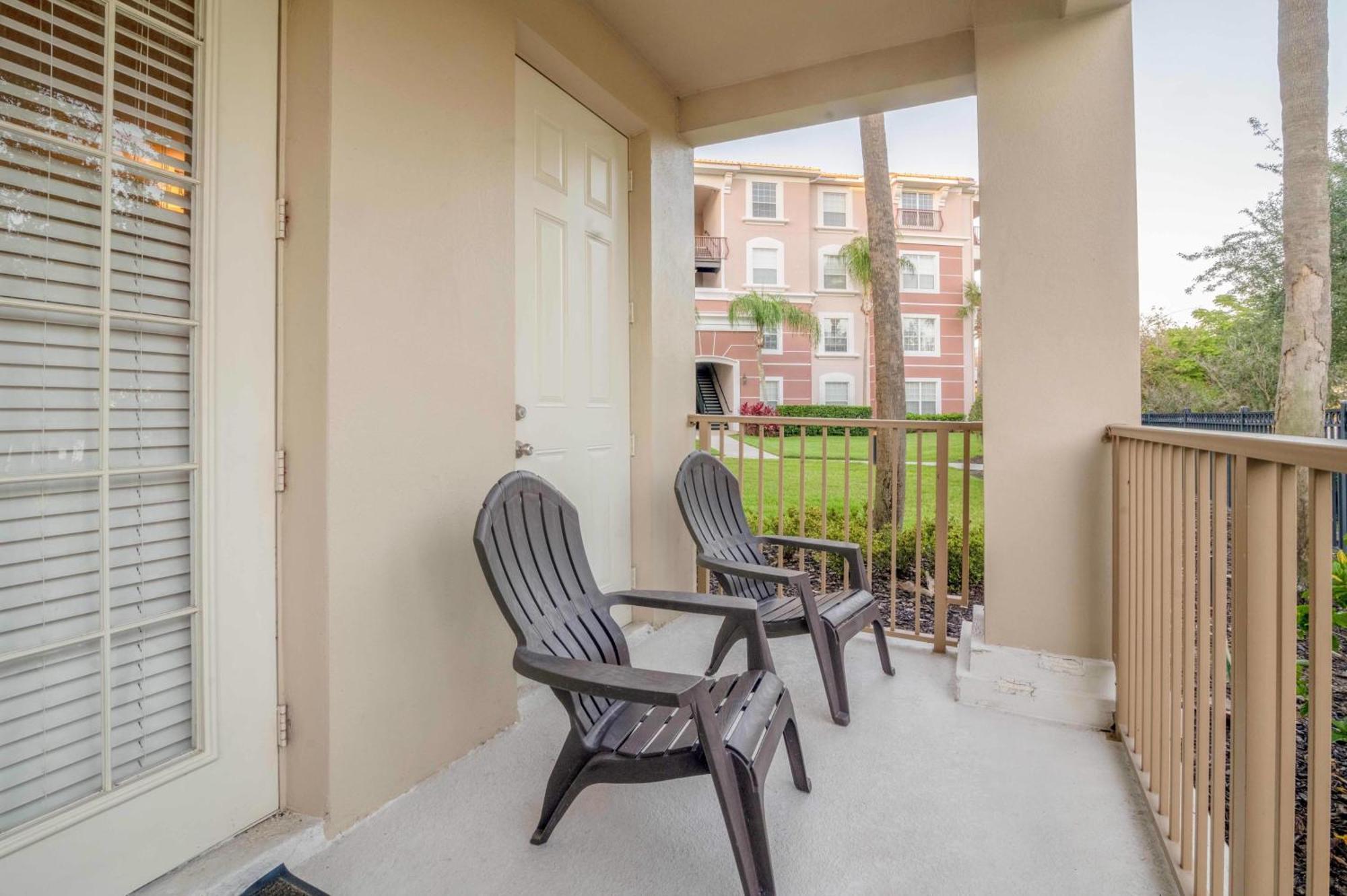 Fantastic Lakeview Tropicana Near Theme Parks, And Walk To The Convention Center Apartment *