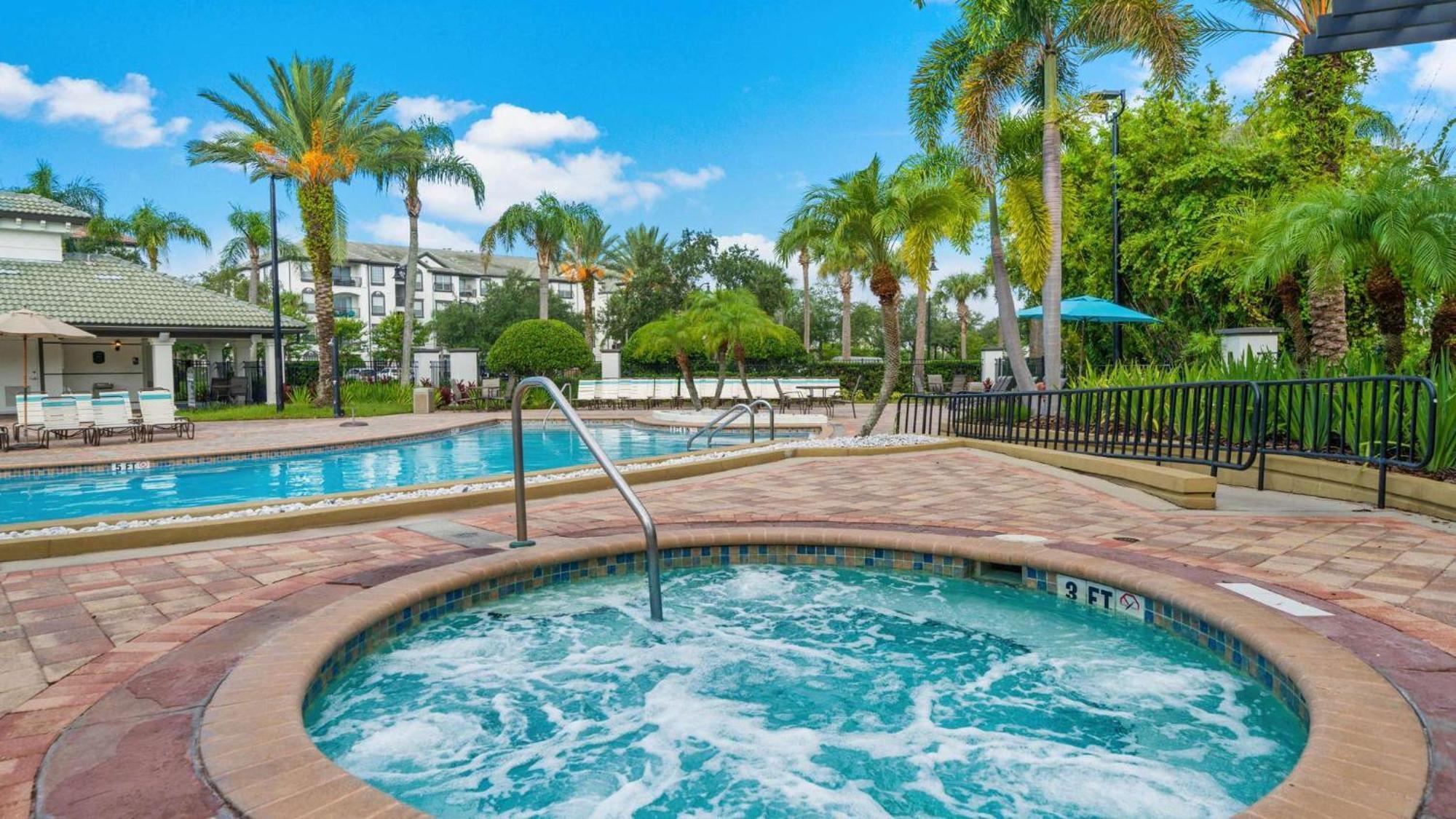 Apartment Fantastic Lakeview Tropicana Near Theme Parks, And Walk To The Convention Center