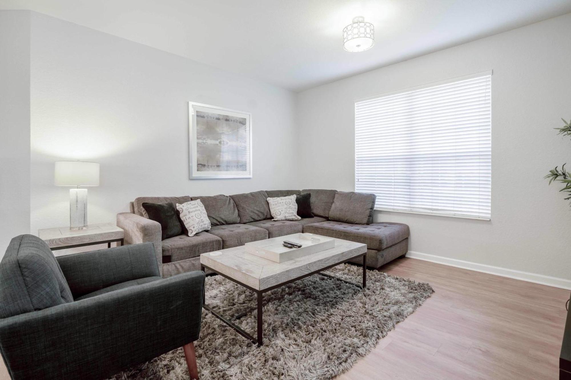 Fantastic Lakeview Tropicana Near Theme Parks, And Walk To The Convention Center Apartment