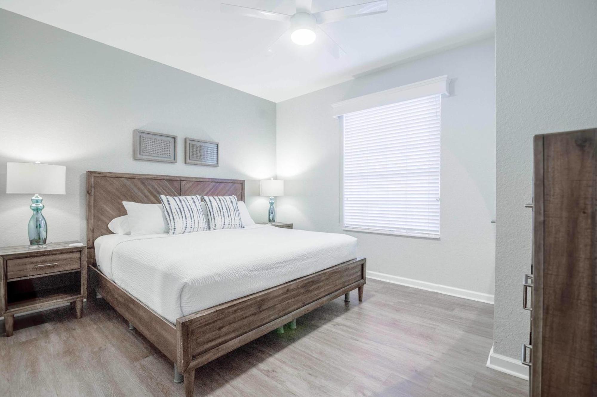 Fantastic Lakeview Tropicana Near Theme Parks, And Walk To The Convention Center *
