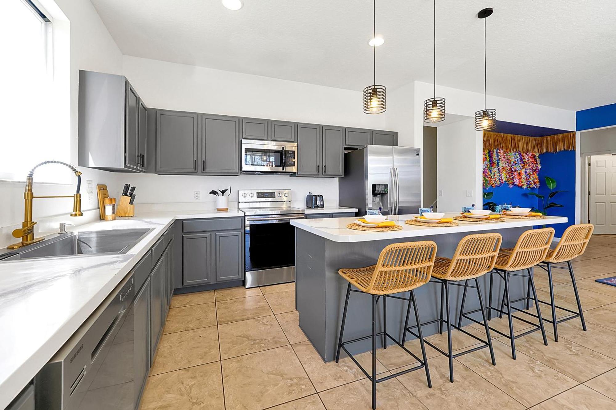 Lilo & Stitch's Hawaiian Getaway - Heated Pool - Bbq - Close To *