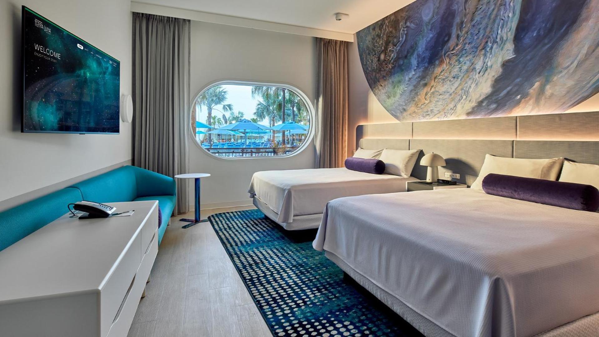 Resort Universal's Terra Luna