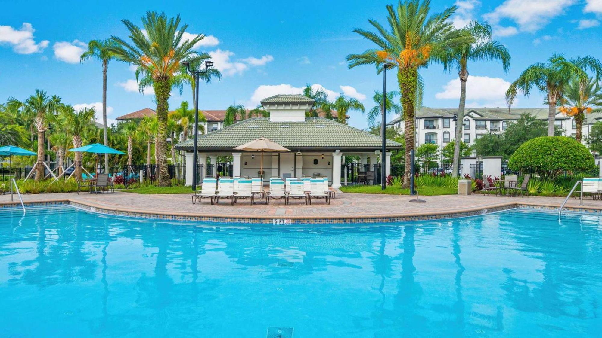 Stylish Vista Cay Magic Near Theme Parks, And Walk To The Convention Center Apartment Orlando