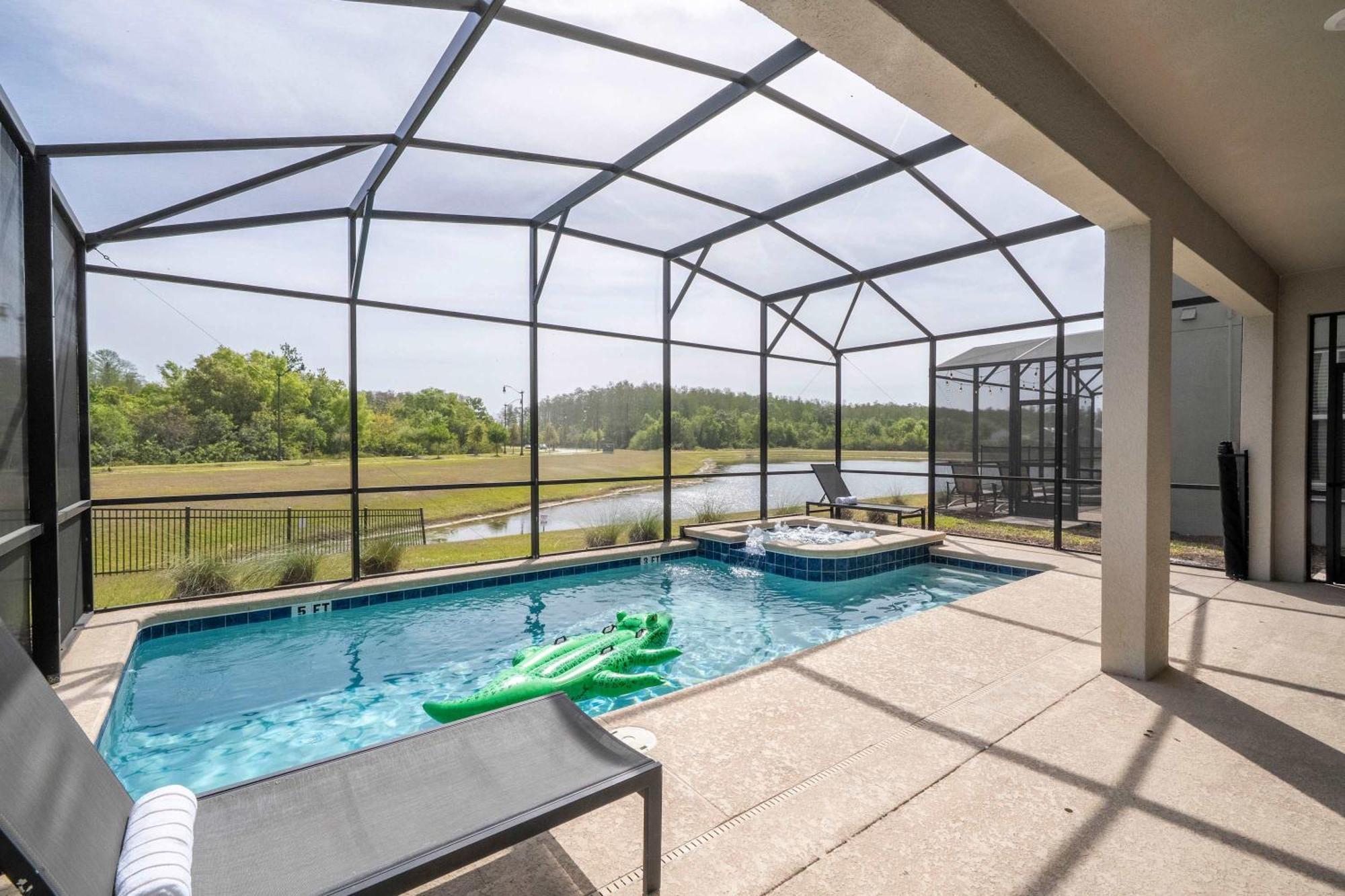 Stunning Game & Pool Jacuzzi Storey 2799