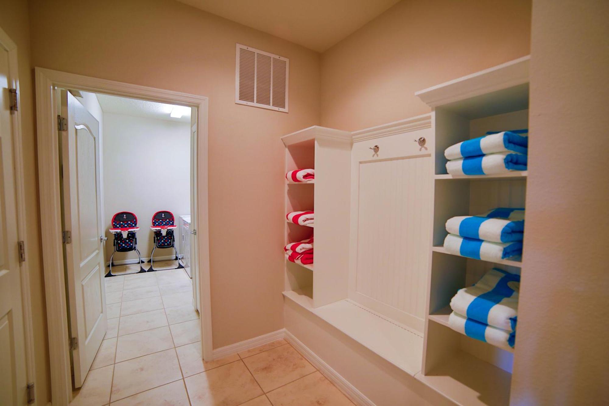 9bd/6ba For 22 Sleeps Villa *