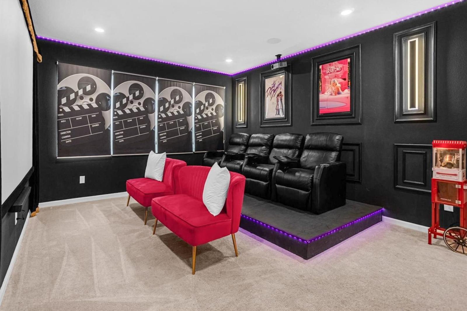 Holiday home Upstay - Mansion W Pool Cinema Games Sleeps 26