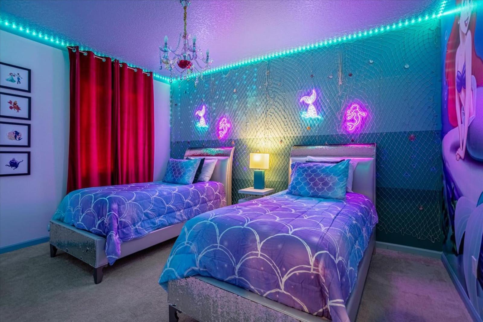 Upstay - Mansion W Pool Cinema Games Sleeps 26