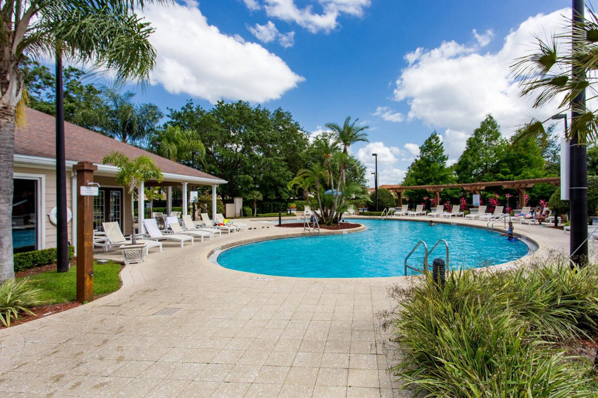 Amazing 3 Bedrooms At Lucaya- 7 Miles From