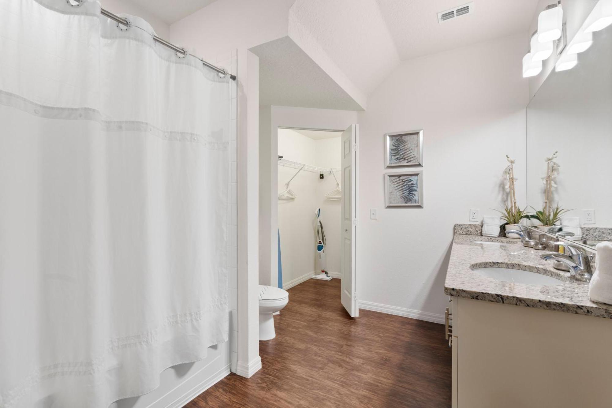 Amazing 3 Bedrooms At Lucaya- 7 Miles From Holiday home *