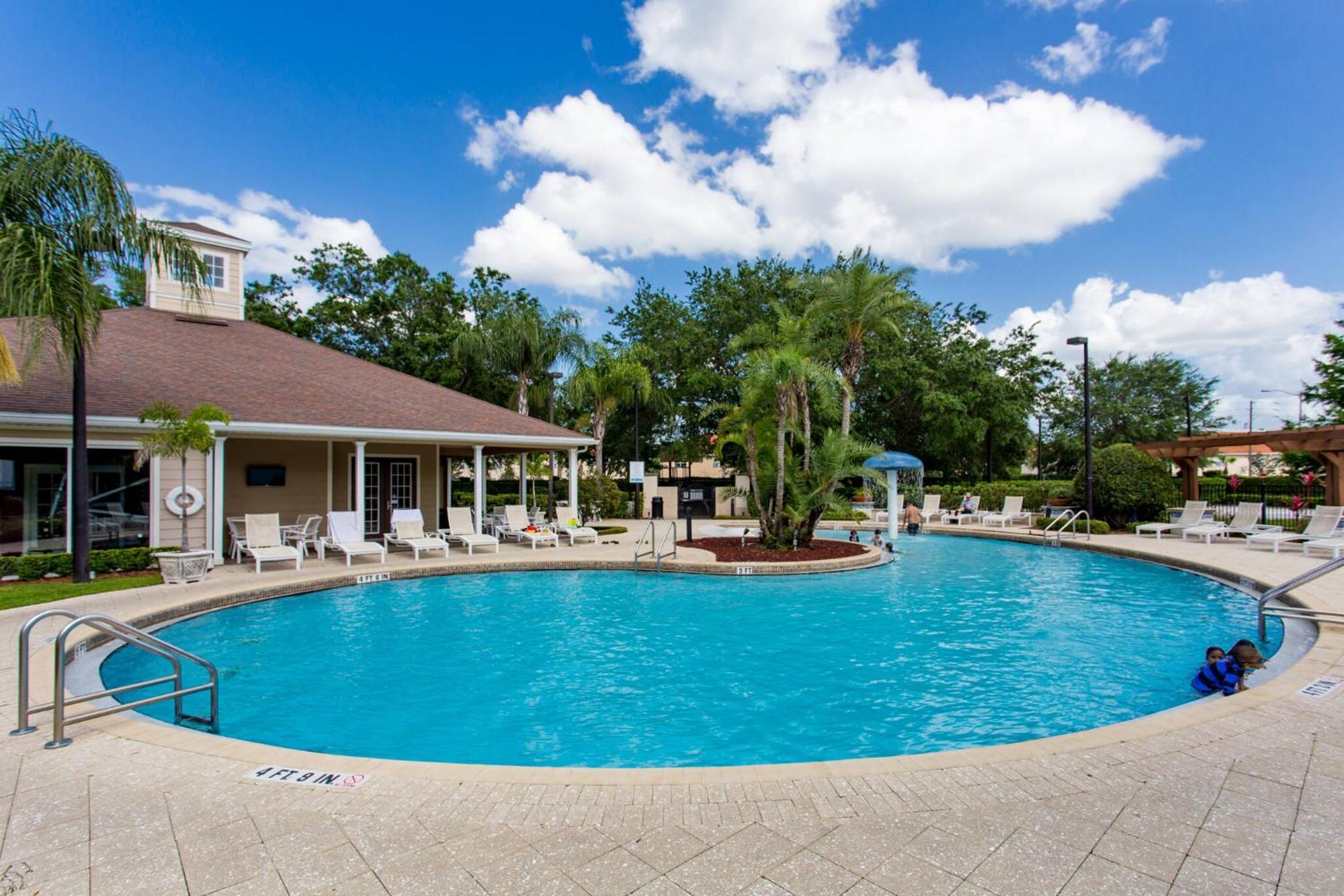 Amazing 3 Bedrooms At Lucaya- 7 Miles From *