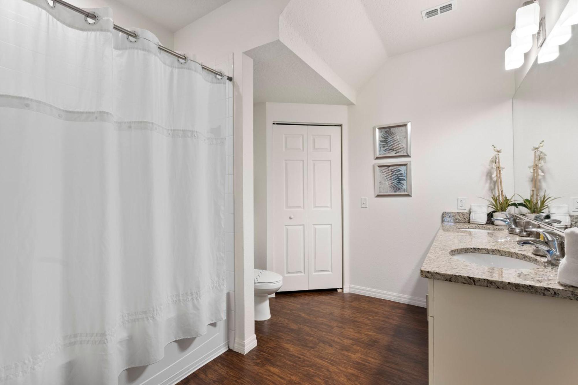 Amazing 3 Bedrooms At Lucaya- 7 Miles From *