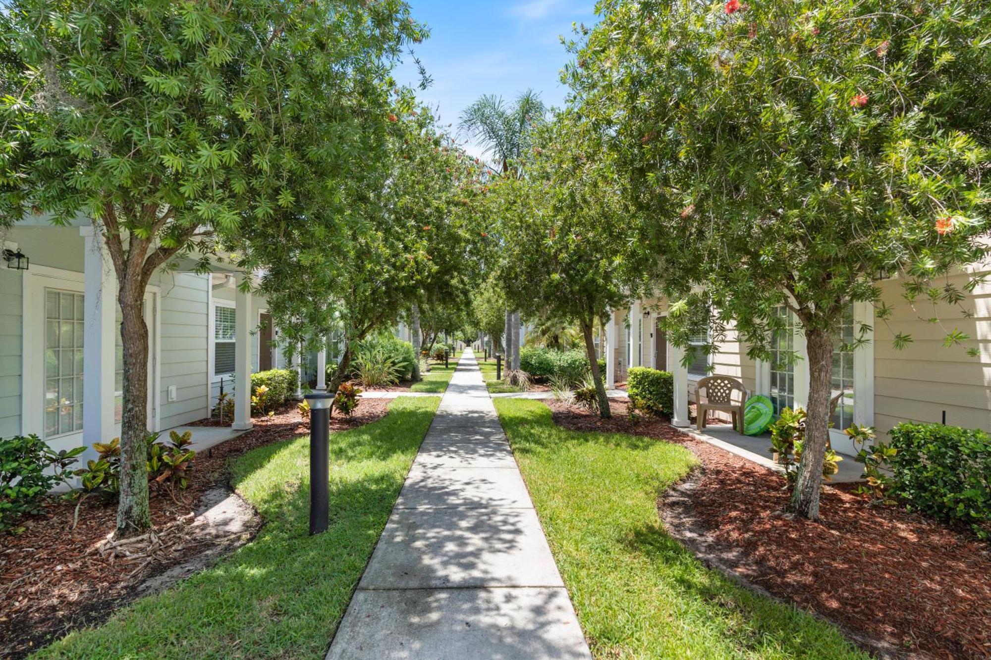 Amazing 3 Bedrooms At Lucaya- 7 Miles From