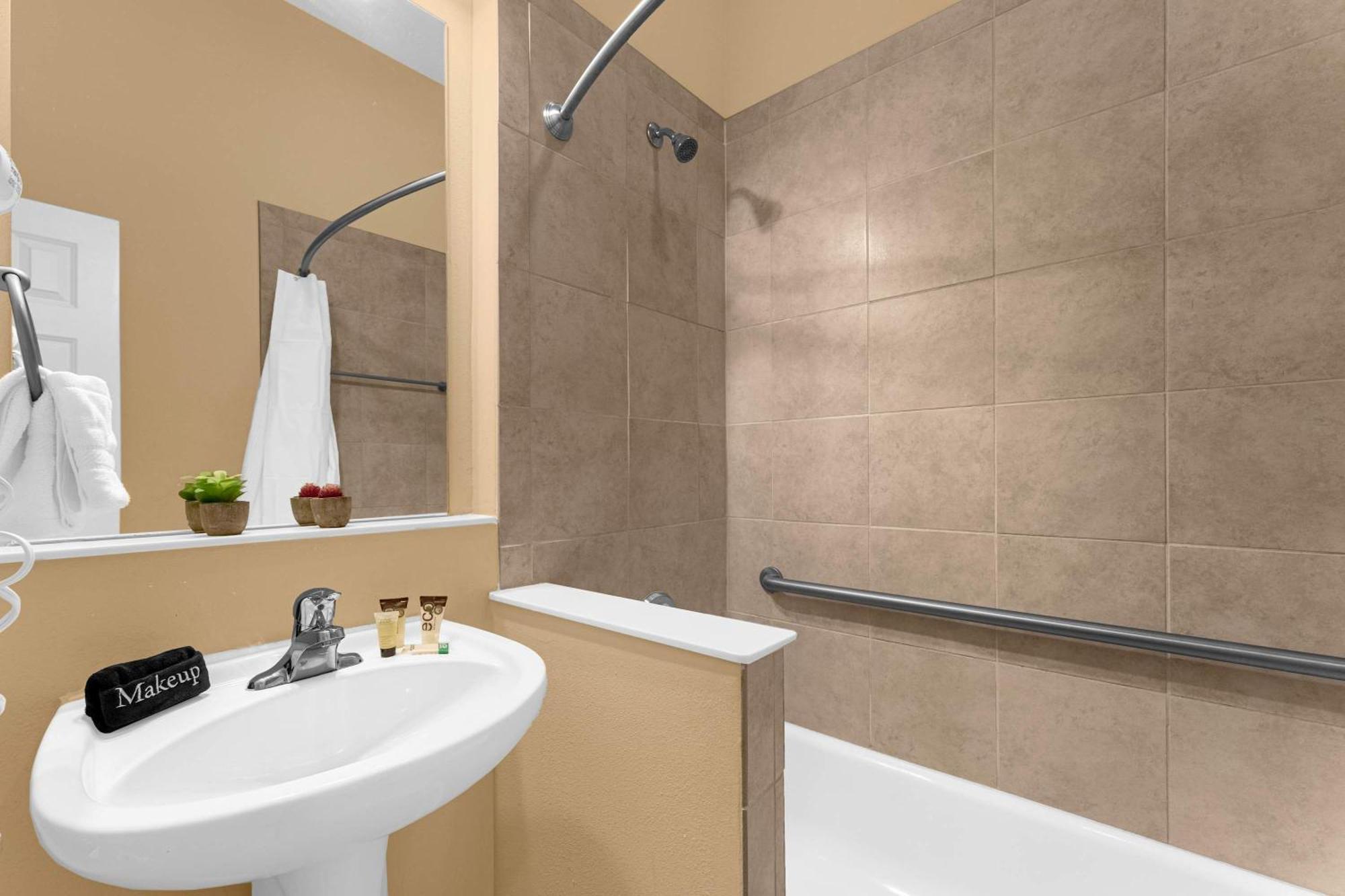 Magical Winter Memories Recent Renovated Townhome Holiday home *