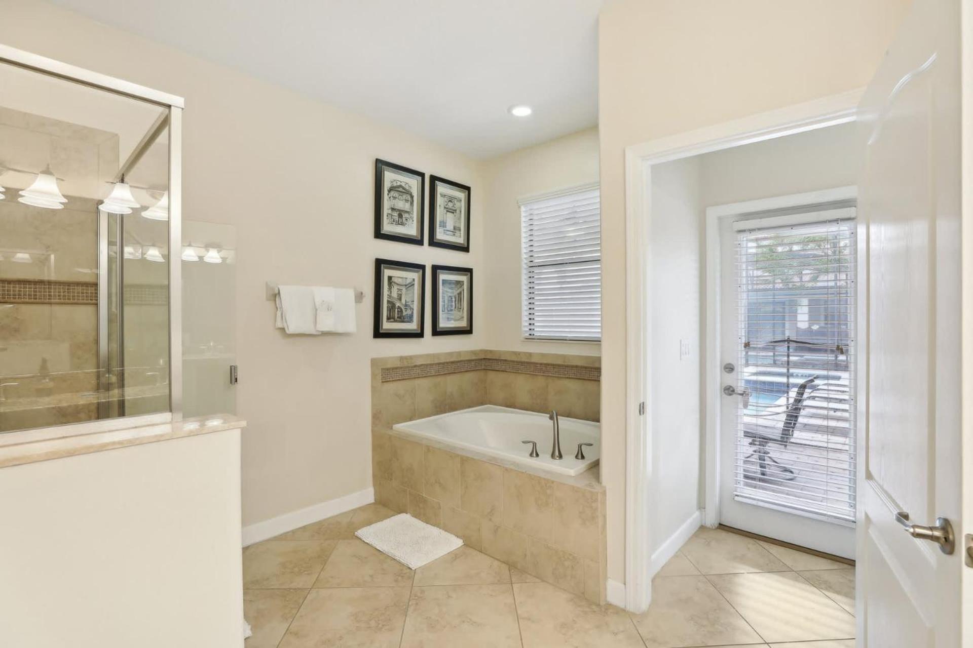 Holiday home Modern 8br With Private Pool And Hot Tub *