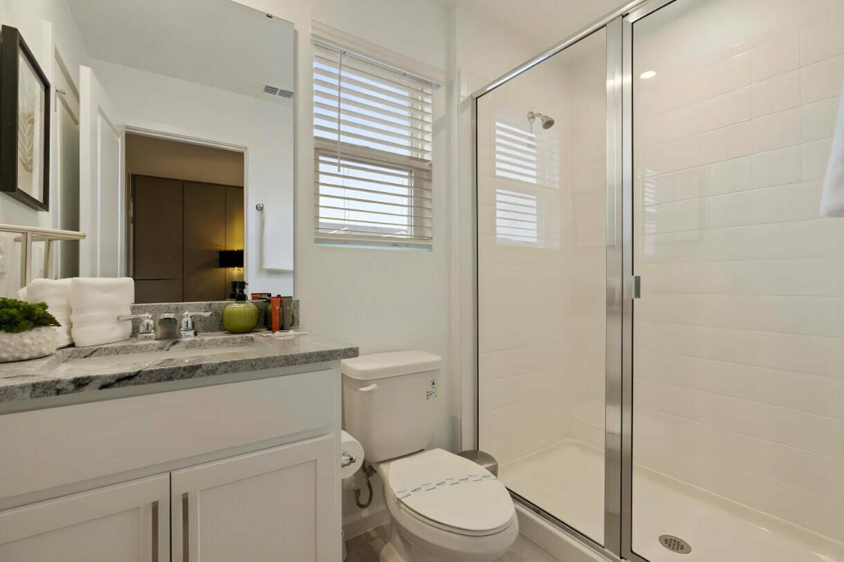 Brand New 6 Bedroom Single Family At Solara 78sa